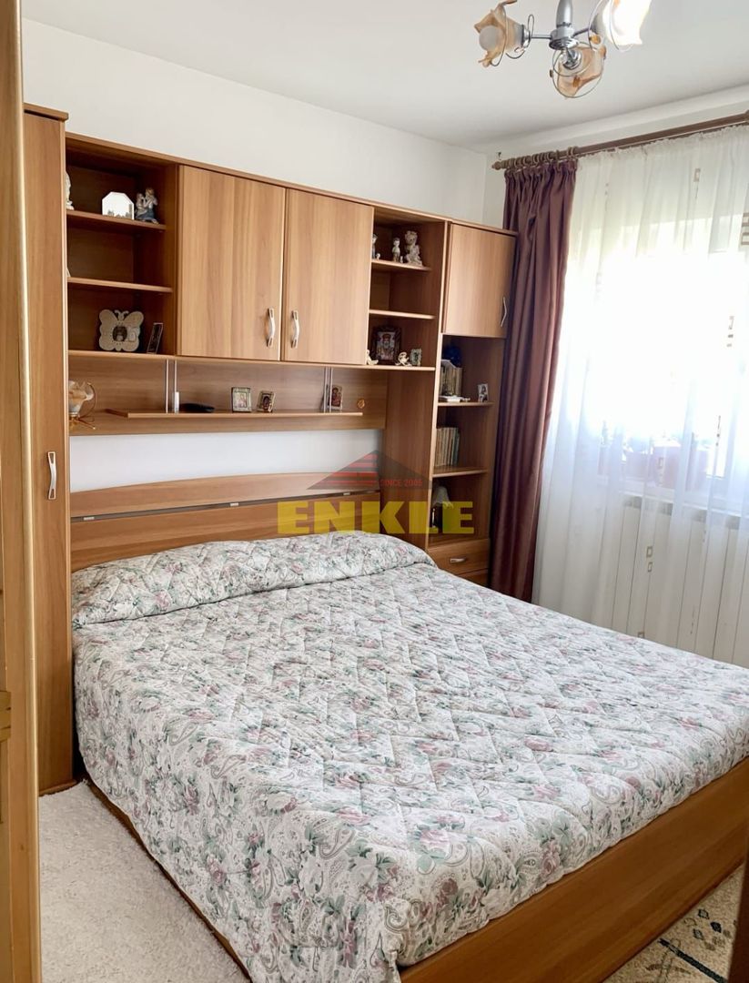 VÂNZARE APARTAMENT 2 CAMERE + MANSARDĂ - Poză 3