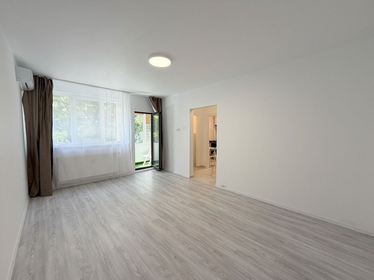 2 camere | centrala proprie | langa metrou | vedere spate  | Bd Ion Mihalache - Poză 1