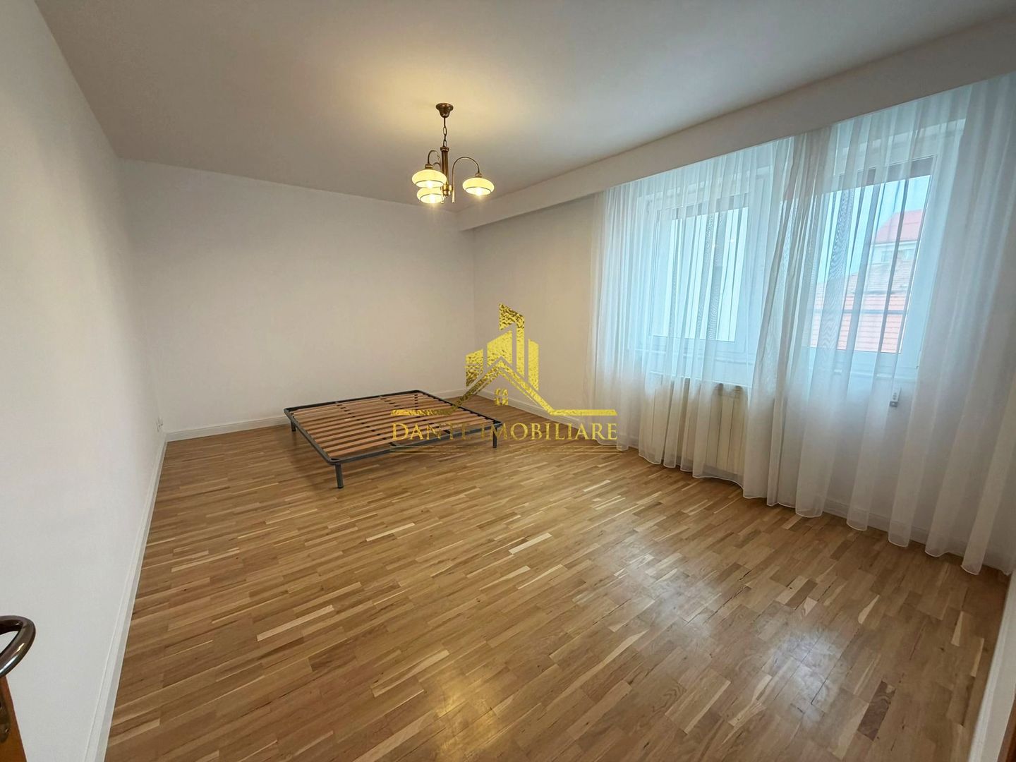 Casa, 6 camere, ultrafinisata, lux, curte, garaj, Andrei Muresanu - Poză 11