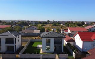 Vila in centrul comunei Berceni - Poză 4