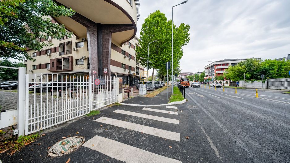 Apartament 3 camere, complet mobilat, decomandat, etaj intermediar - Poză 1