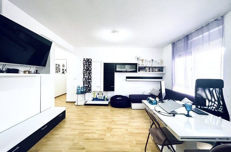 Apartament cu 3 camere, et 1, loc de parcare și spațiu de agrement, zona Lipovei - Poză 2