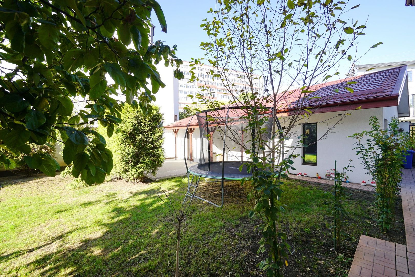 Brancoveanu  P+2, 8 cam, 6 dormitoare, 6 bai, 3 garaje teren 650 mp - Poză 4