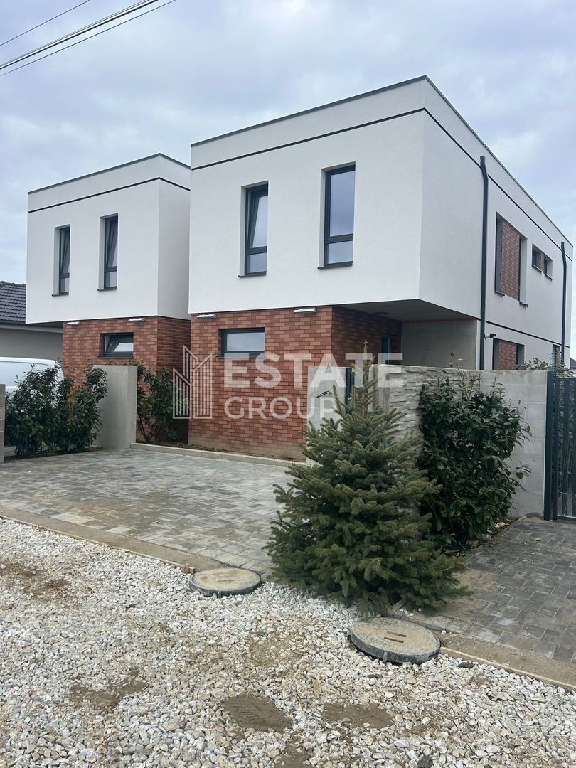 Duplex cu 4 camere despartit prin casa scarii in Mosnita Noua - Poză 1