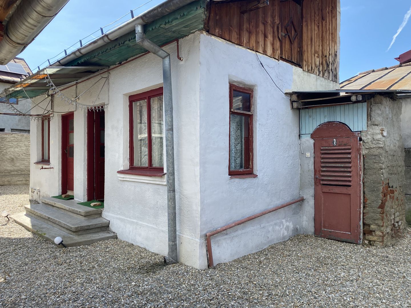Vanzare casă cu potențial rezidențial și comercial în Pucioasa -441 mp - Poză 7