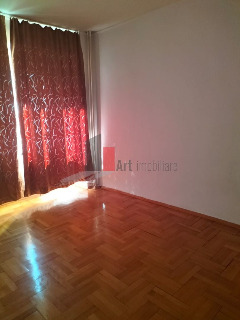 APARTAMENT 3 CAMERE - Poză 2