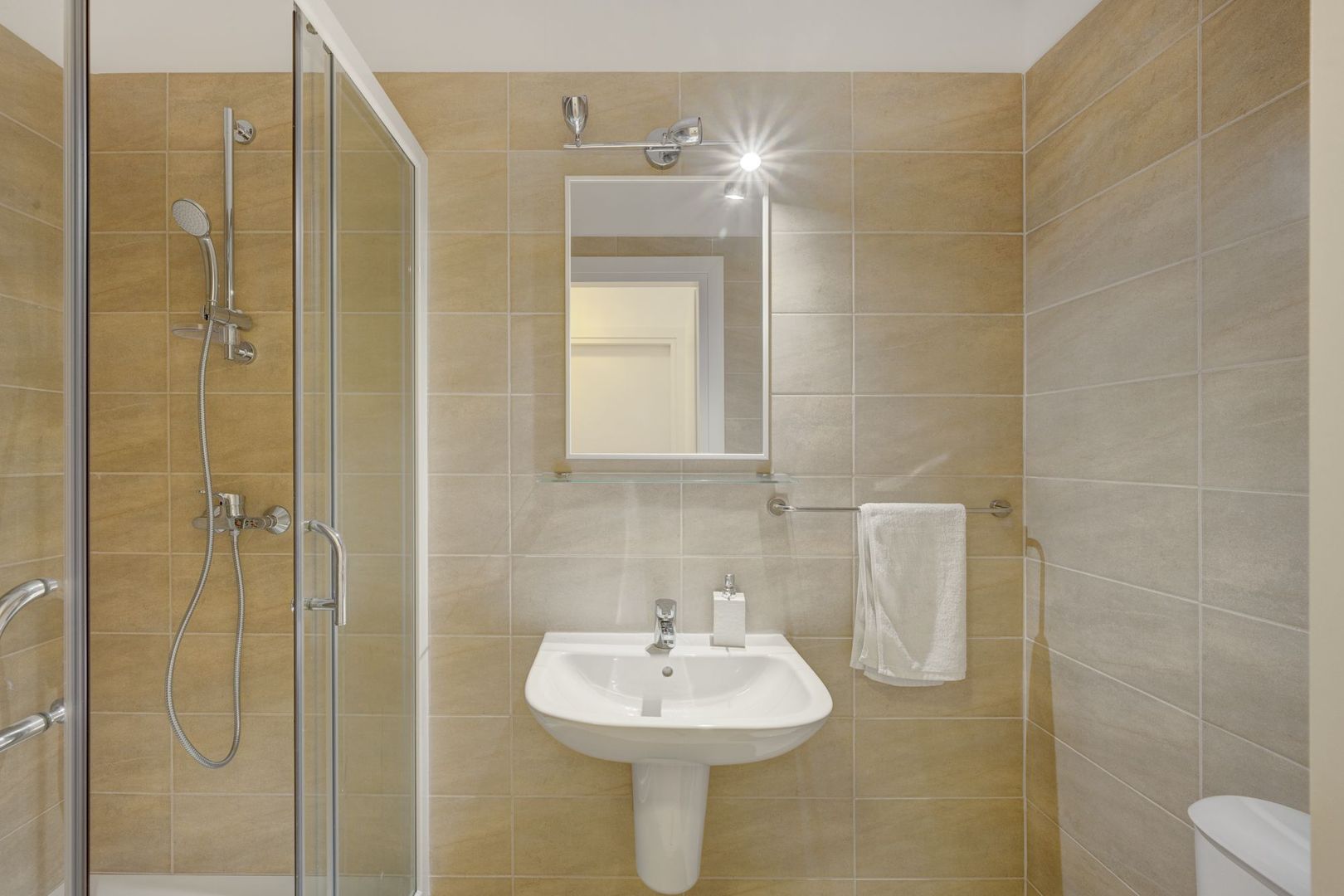 Apart. 3 cam. Decom.+2 Bai+2 Parcări ! Adora Urban Village ! - Poză 20