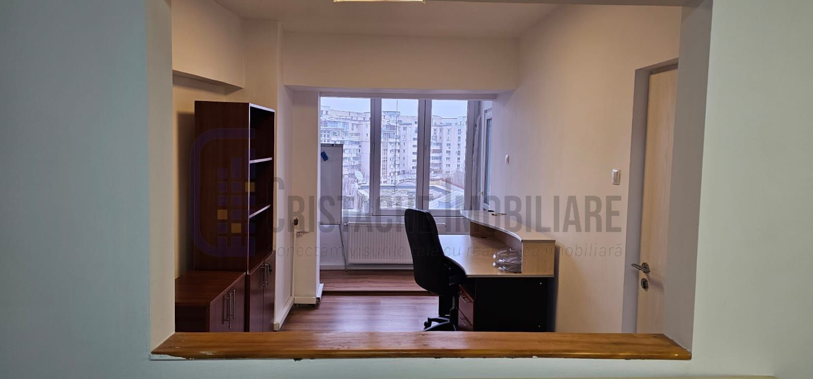 Birou, 5 camere, 2 grupuri sanitare, complet mobilat si utilat - Poză 2