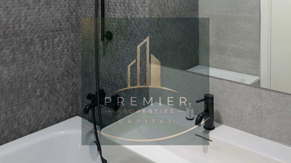 Luxury 2-Bedroom Apartment | Large Terrace | Parking | Prime Location ⭐ - Poză 16