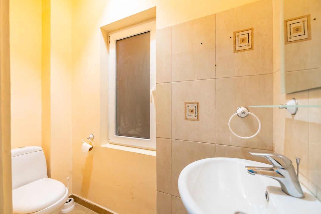 Apartament nemobilat, 3 camere, etaj 1, Bld.Revoluției - Poză 7