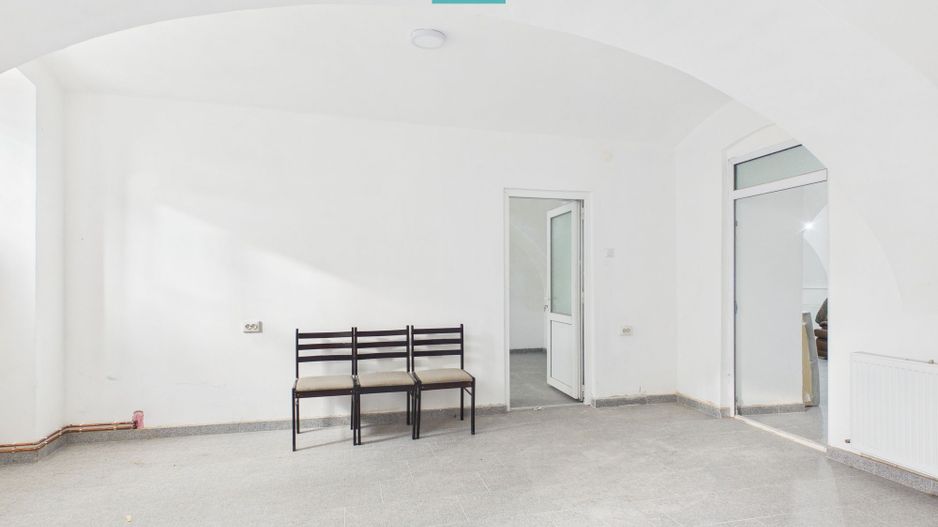 Spațiu comercial de închiriat strada Cozia. - Poză 2