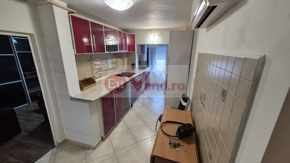 De inchiriat apartament cu 3 camere, etaj 3, Micro 16, 450 euro - Poză 2