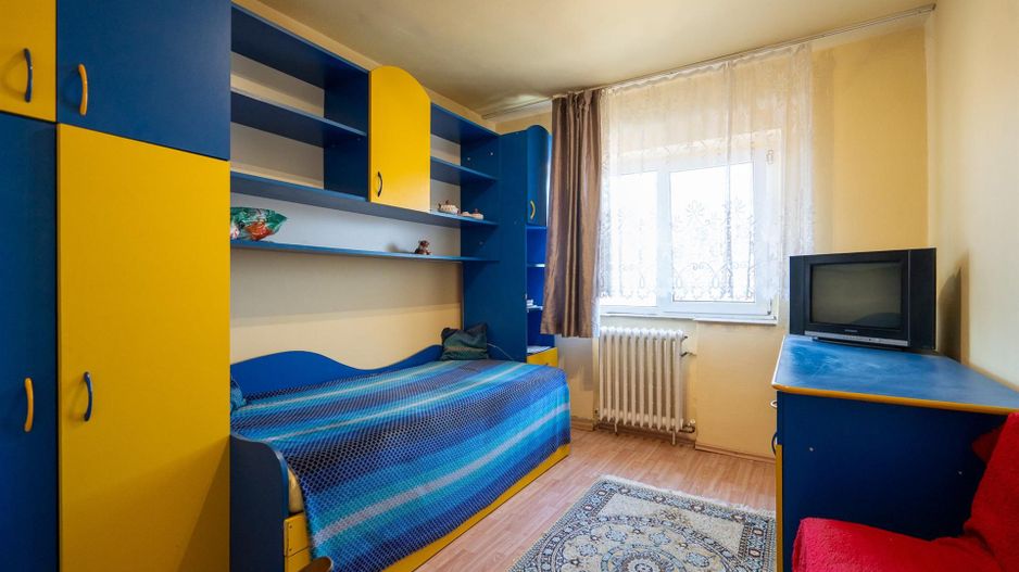APARTAMENT CU 3 CAMERE DECOMANDAT ZONA ROGERIUS - Poză 1