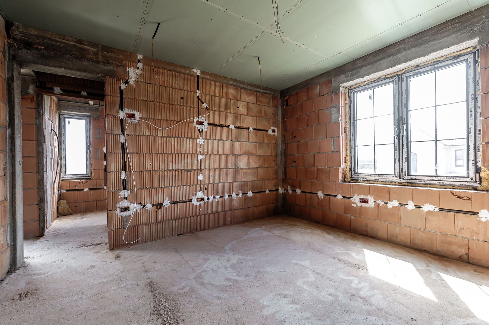 Construcție nouă, parțial finalizată, cu proiect aprobat în Aradul Nou - Poză 8