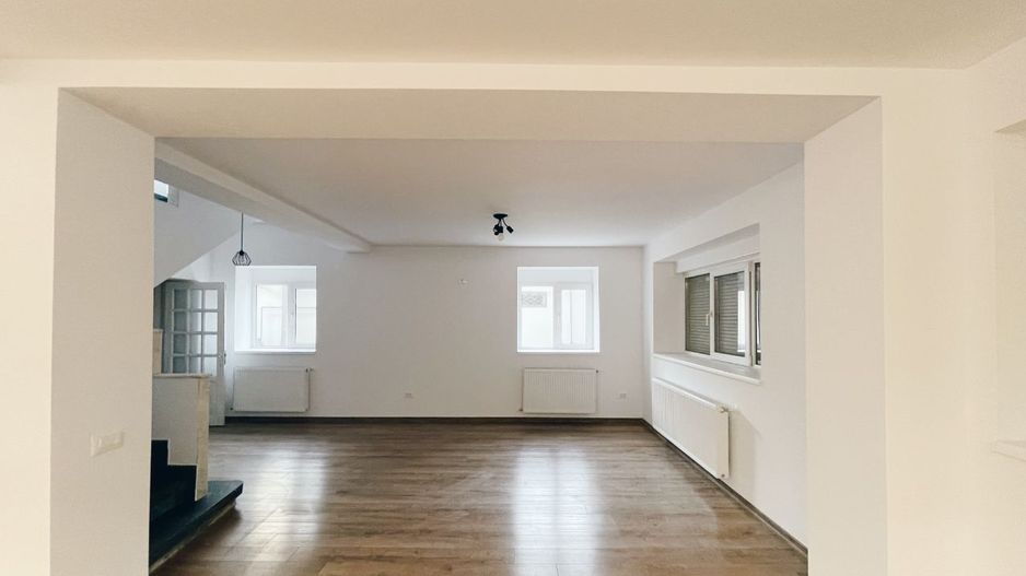 Vila cu terasa si curte de inchiriat (ideal firma), Parcul Carol - Unirii - Poză 3