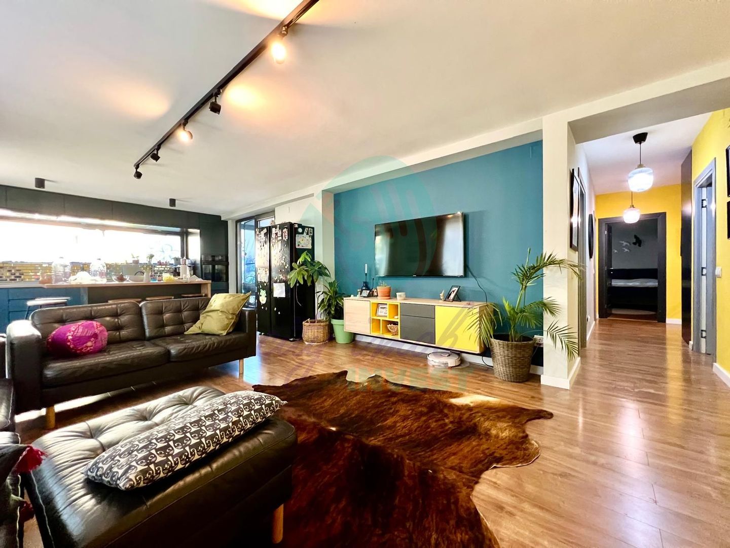 Proprietate UNICĂ– Apartament cu 4 Camere si Curte Proprie 210 mp - Poză 1