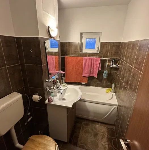 Ap. 4 camere Bucovina etaj 2 centrala proprie - Poză 8