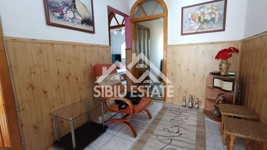 Apartament de vanzare cu 3 camere, decomandat -55 mp. balcon, pivnita - Poză 3