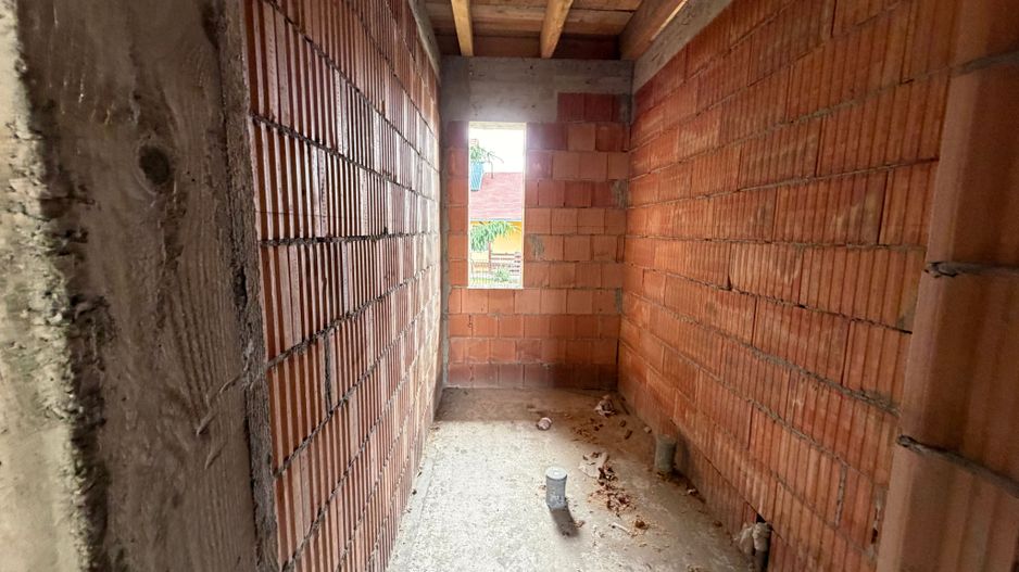 Casă de vânzare 260 mp utili + 1052 mp teren in centrul orasului Covasna - Poză 9