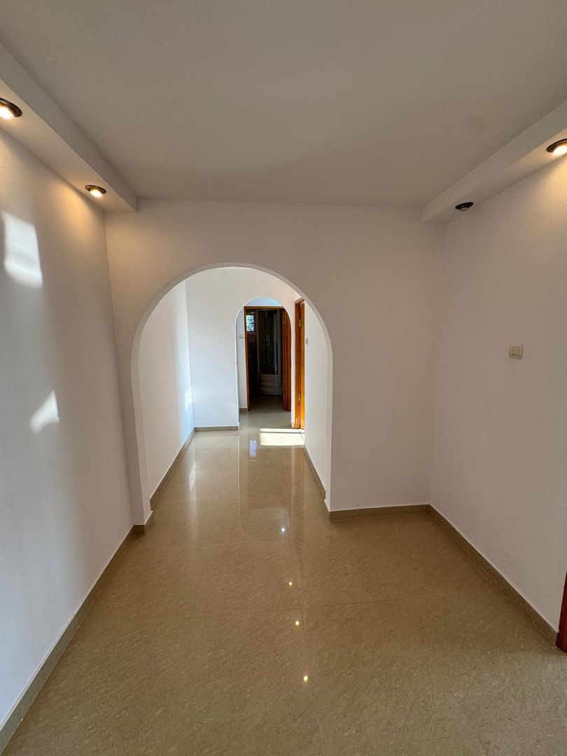 Apartament 3 camere 60 mp bloc 1980 central Filipesti de Padure! - Poză 10