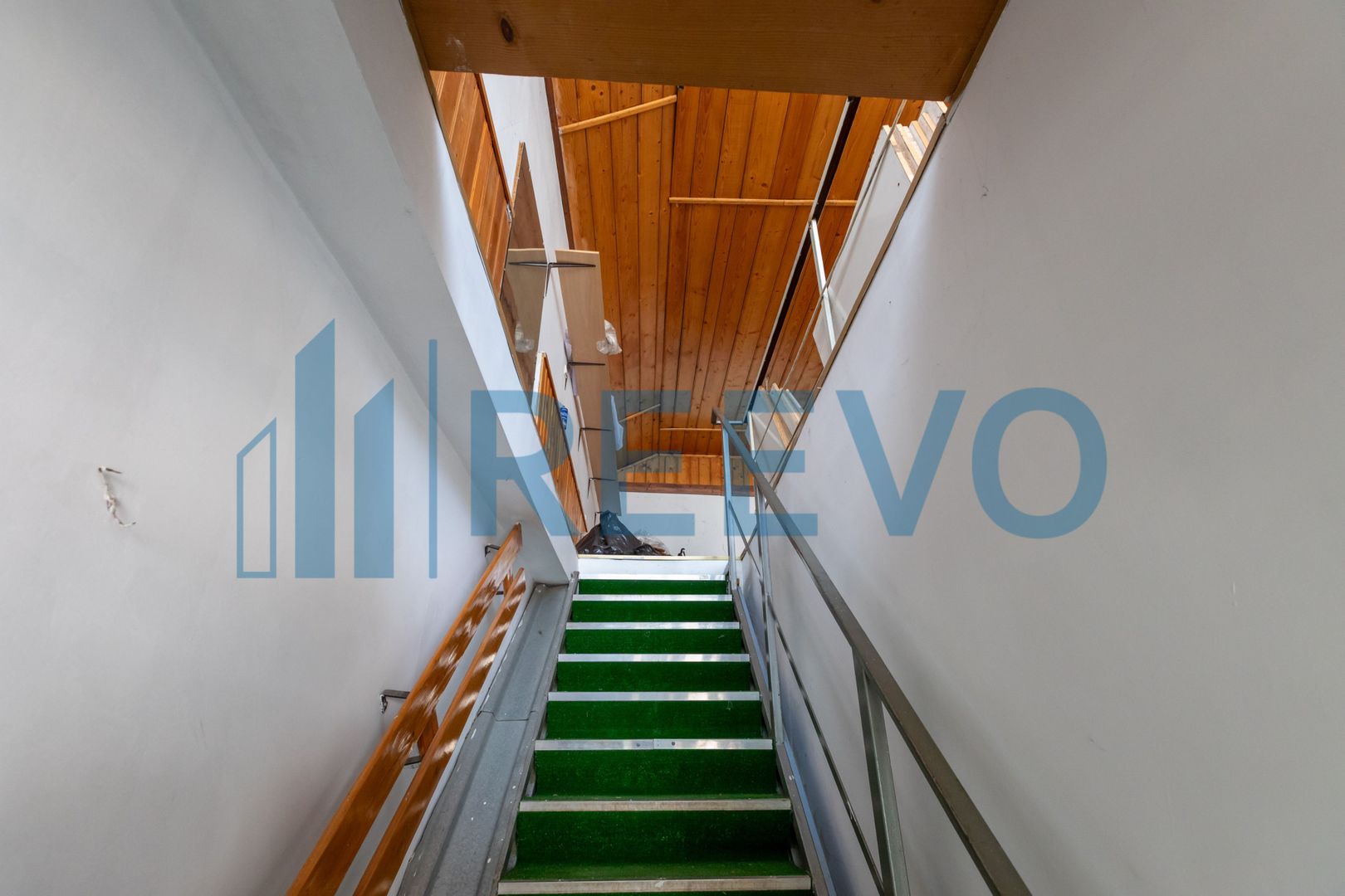 Clădire și teren de investiție, central Roman - Poză 60