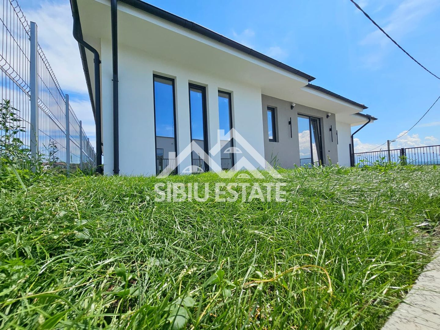 Casa pe parter, cu priveliste panoramica partial finisata - Poză 3