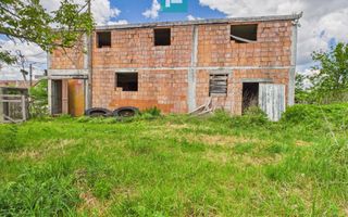 Casă mare, la rosu cu teren generos în Șimand - Poză 2