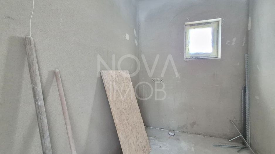 Casa tip duplex, la alb - Sura Mica - COMISION 0 - Poză 9