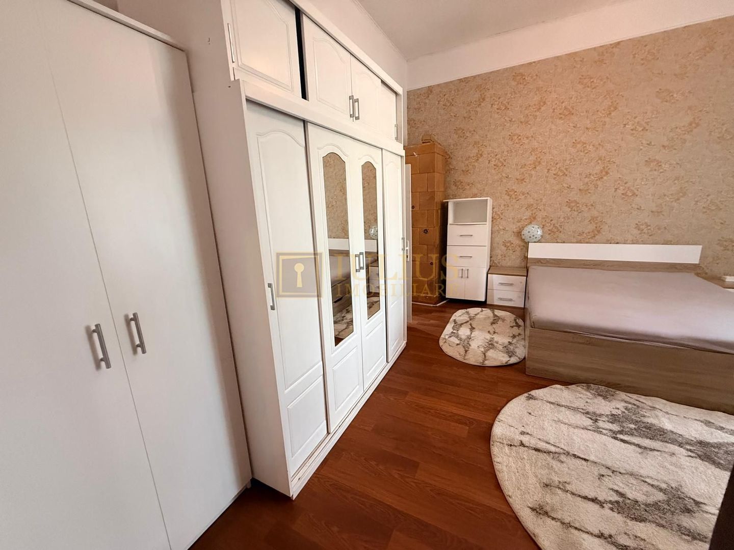 2 camere| Iosefin-vis a vis de Bega |zona superba| loc de parcare| curte comuna| - Poză 3