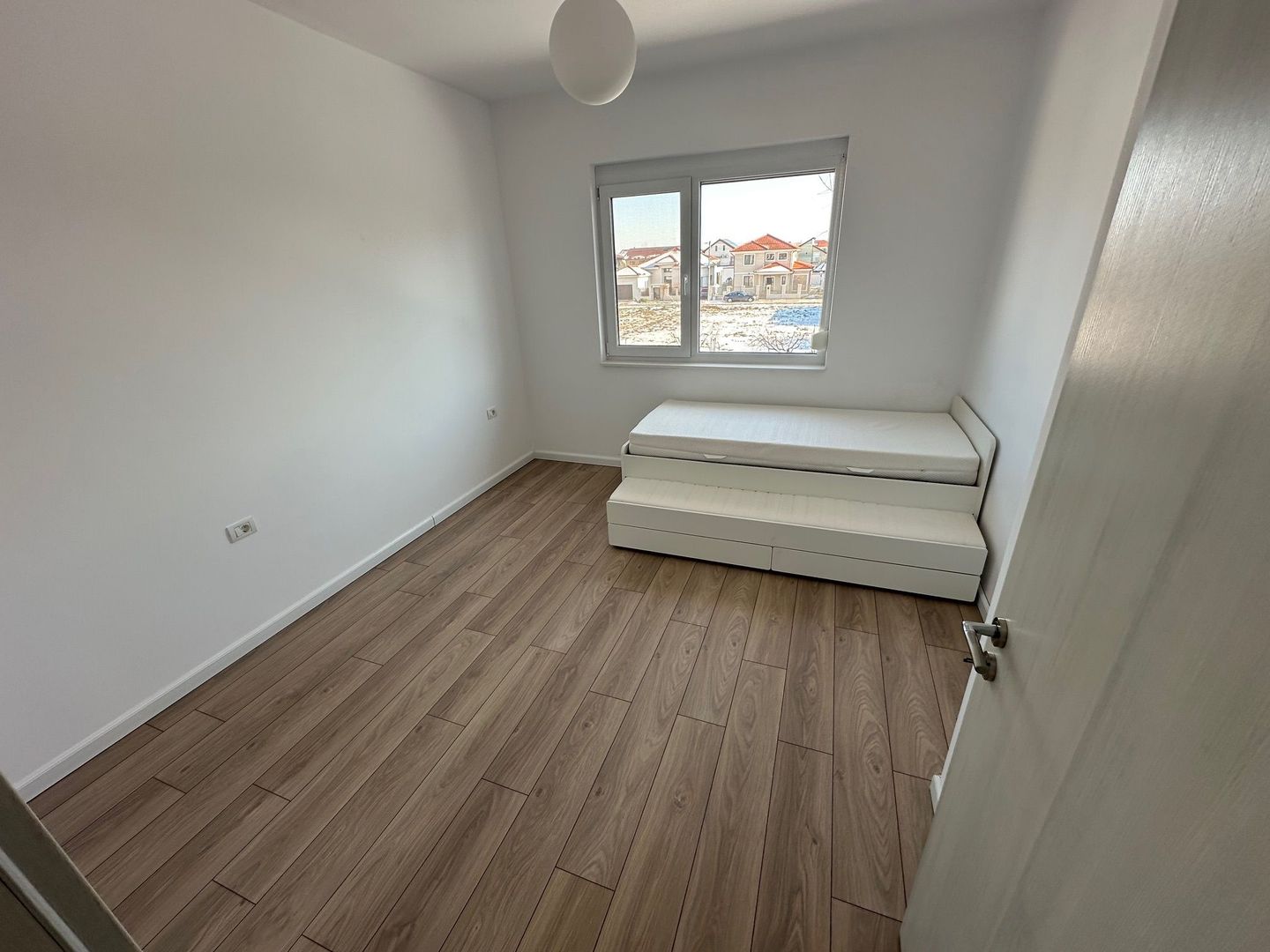 Duplex despărtit  prin garaj zona Ikea - Poză 22