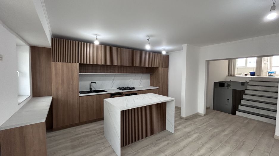 De vanzare apartament Samantha Urcator zona Polivalenta - Poză 1