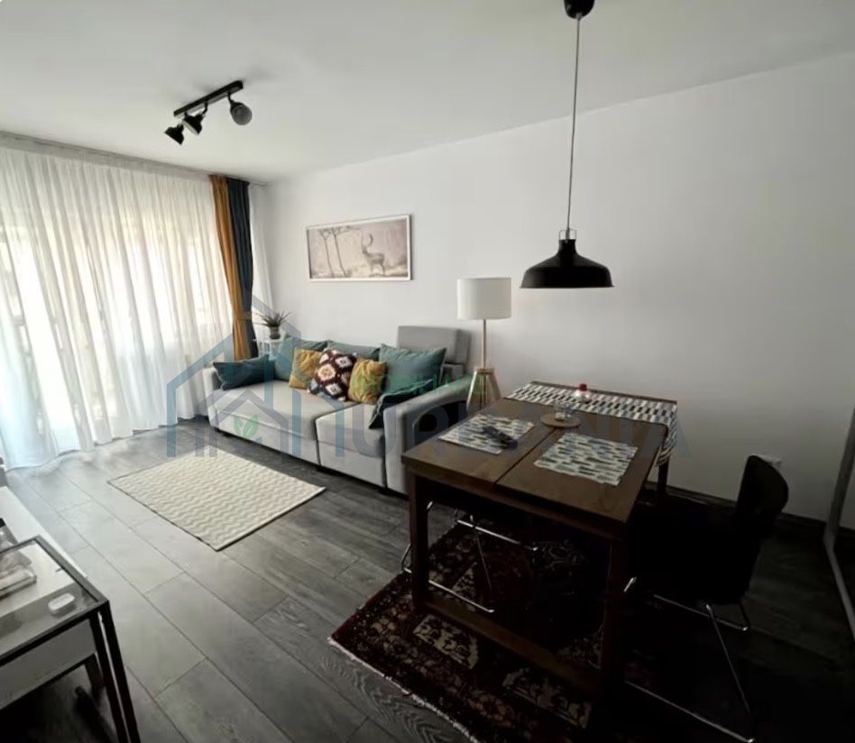 Apartament modern 2 camere, 2 balcoane, parcare, lift – Centru (Iordachi Lozonschi 8) – închiriere scurtă 15 iunie–15 august - Poză 1