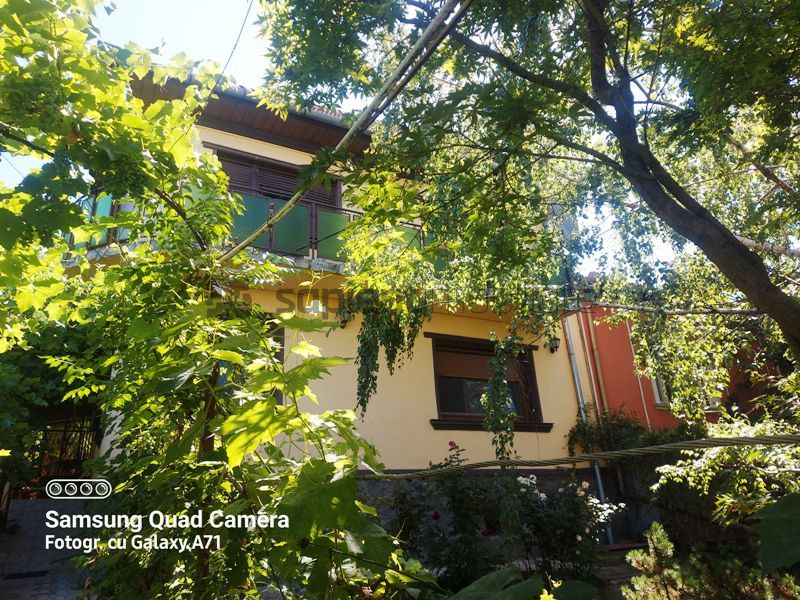 Casa cu 6 camere str.E Teodoroiu - Poză 1