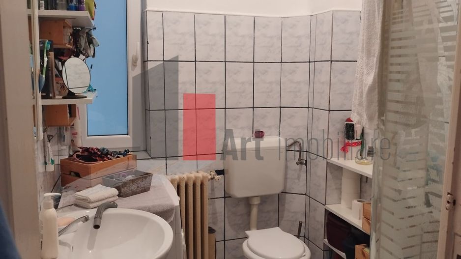 Apartament cu trei camere de vanzare-Piata Victoriei - Poză 6