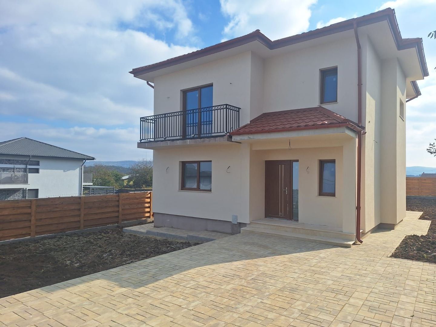 Casa P+E ,140 mp utili,451 mp teren, Hlincea,MUTARE  IMEDIATA. - Poză 1
