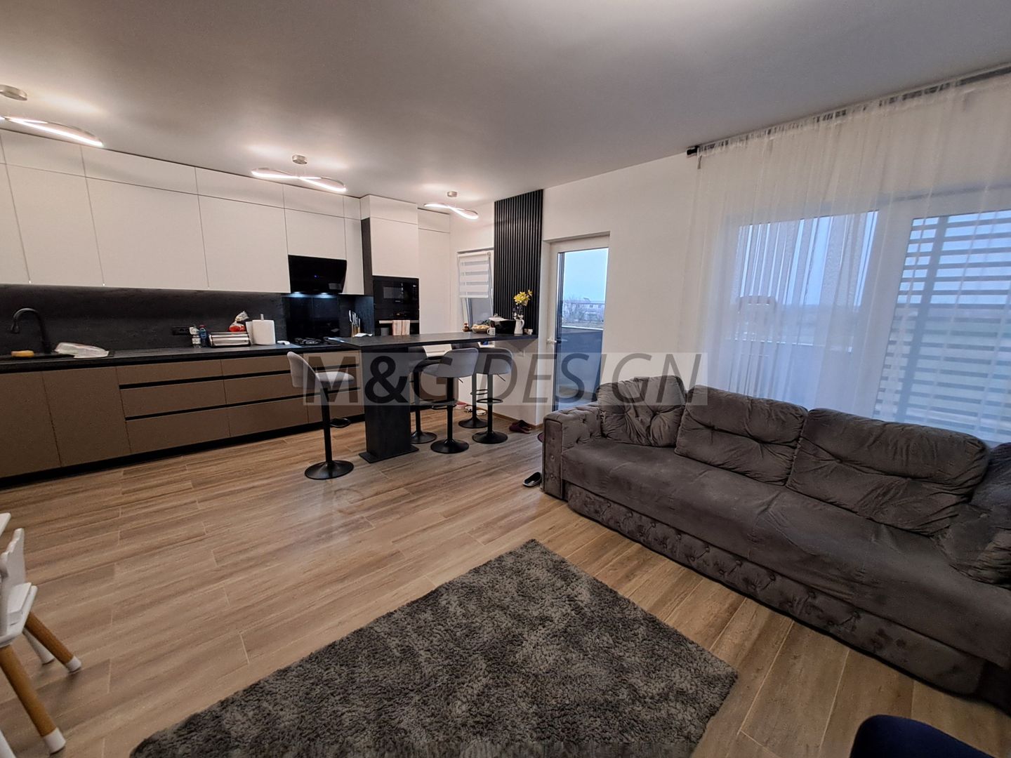 3 camere  bloc nou, 80 mp utili , balcon de 20 m - Poză 3