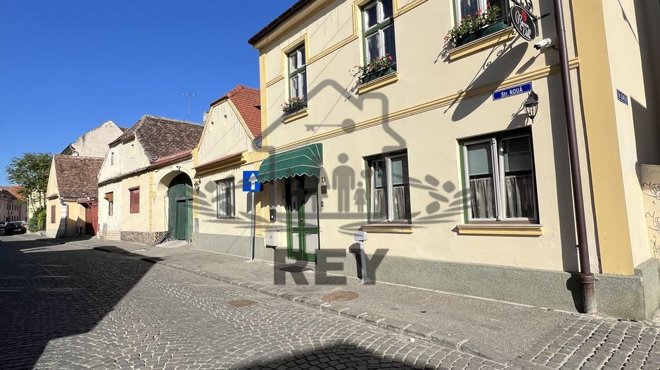 Vila de vanzare in zona Centrala/Orasul de jos - Poză 43