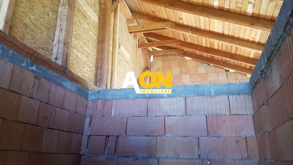 1/2 Duplex 4 camere 400 mp teren la rosu - Poză 4