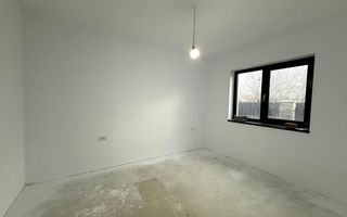 Duplex despartit prin camera tehnica cu 4 camere | Giroc - Poză 8