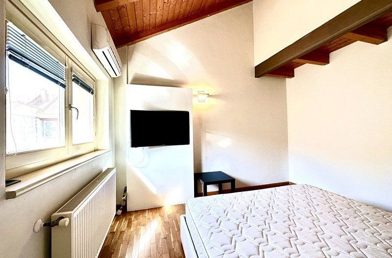 Apartament în Piața Unirii - renovat - mobilat și utilat - Poză 14