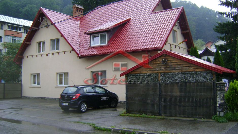Pensiune de vanzare P+E Busteni - central - Poză 1
