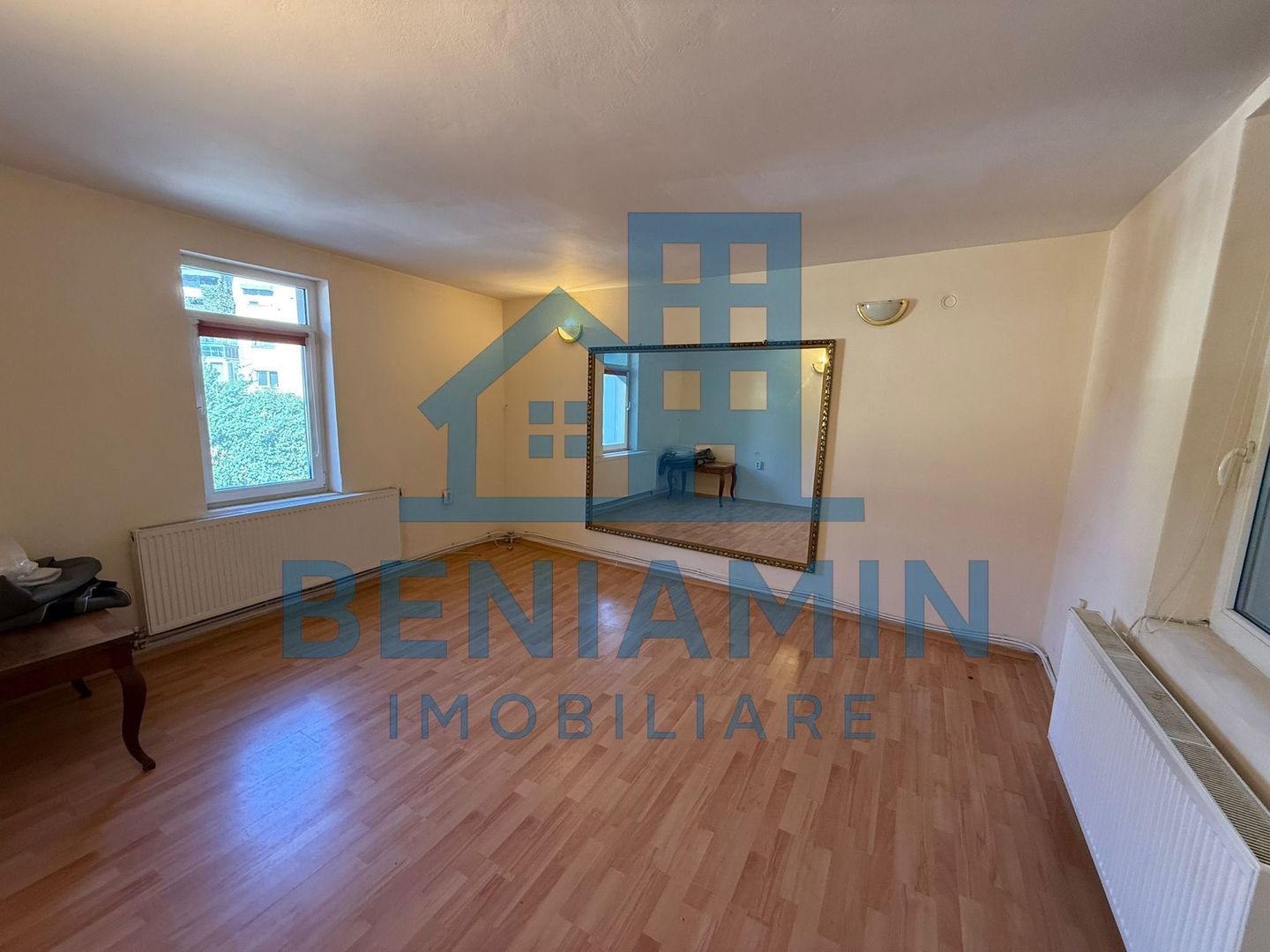 Birou / Apartament de închiriat la casa in centru Gradina Botanica - Poză 2