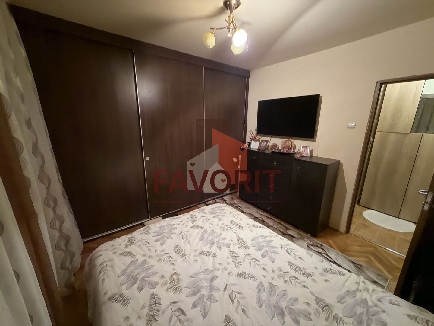 Etaj intermediar. Mobilat. Pozitie excelenta - Poză 11