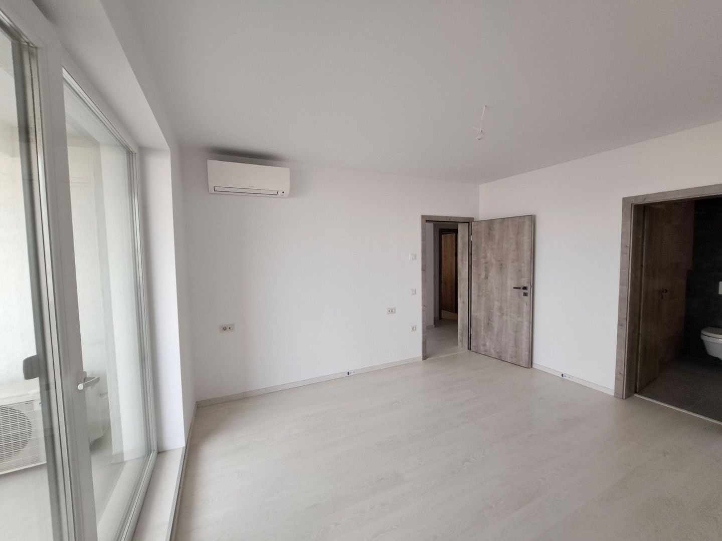 Apartament tip Penthouse cu 3 camere, 2 bai, NOU - Poză 12