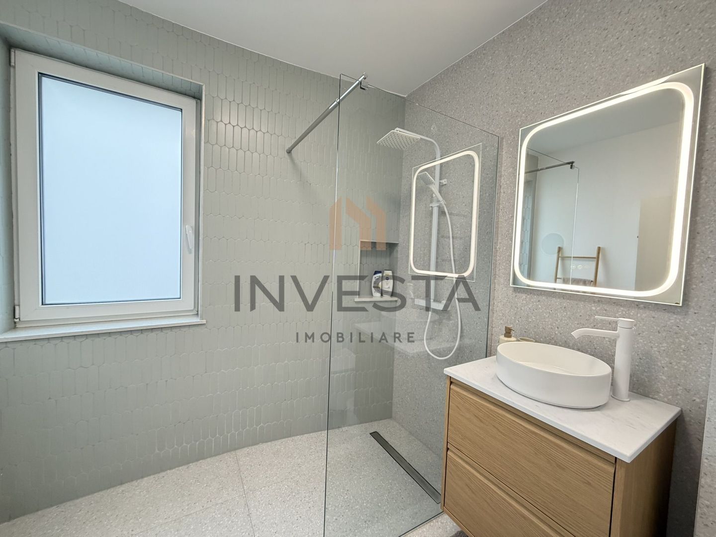 Apartament deosebit cu vedere spre oras- zona Alecu Russo - Poză 8