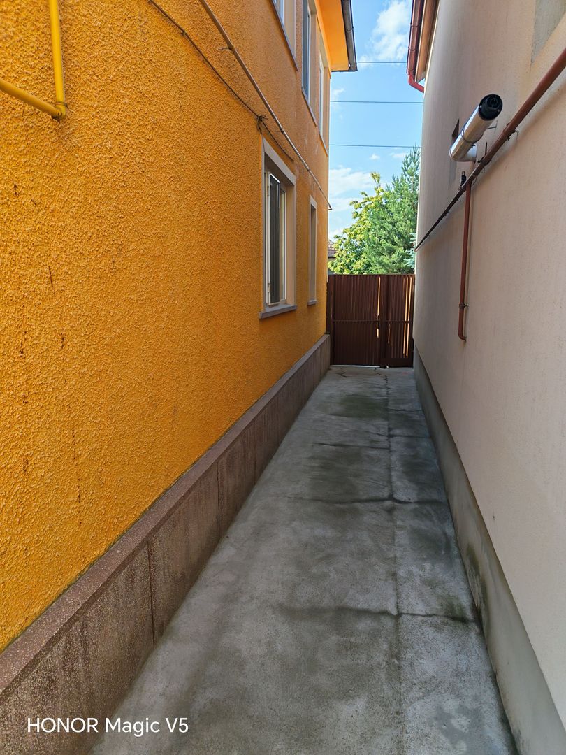 Casă cu teren generos Ghiroda vatra veche - Poză 15