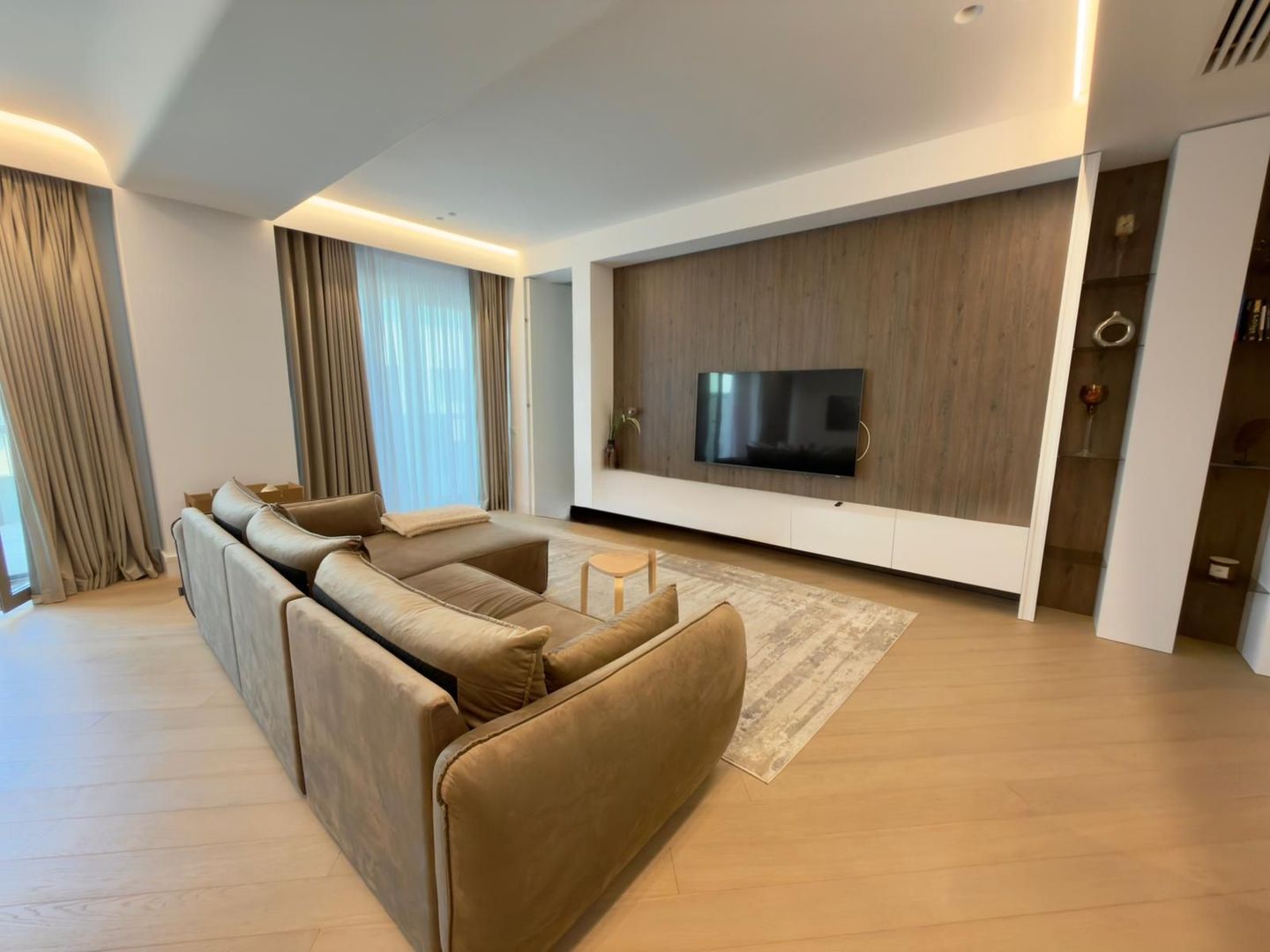 Apartament  4 camere Cortina 126 | Parcare - Poză 2