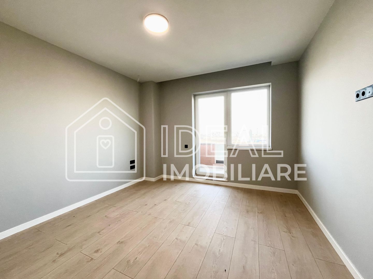 Penthouse cu 3 camere LA CHEIE, cu terase de 200mpu, zona Calea Surii Mici - Poză 9