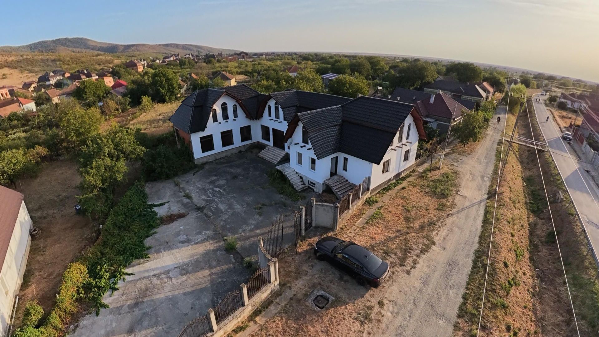 Casă 300 mp  cu posibilități multiple în Covăsânț - Poză 3