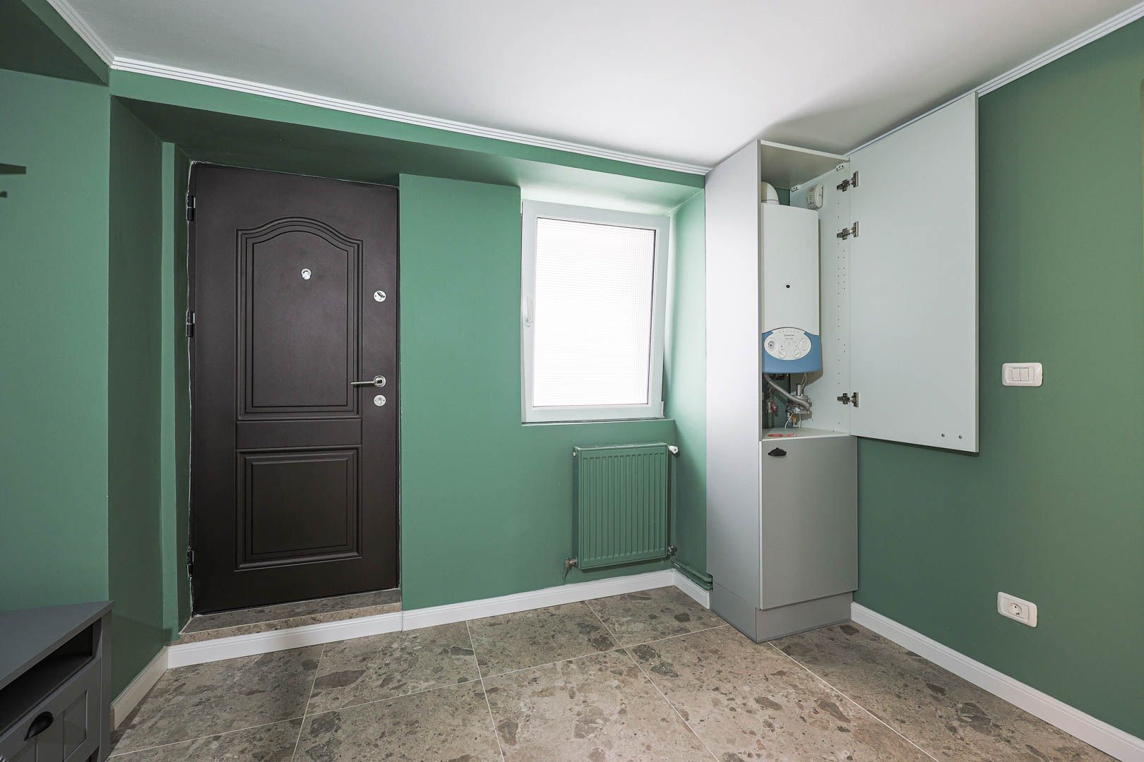 Apartament 95 mp pe Iuliu Maniu la casă, curte proprie inchisa - Poză 3